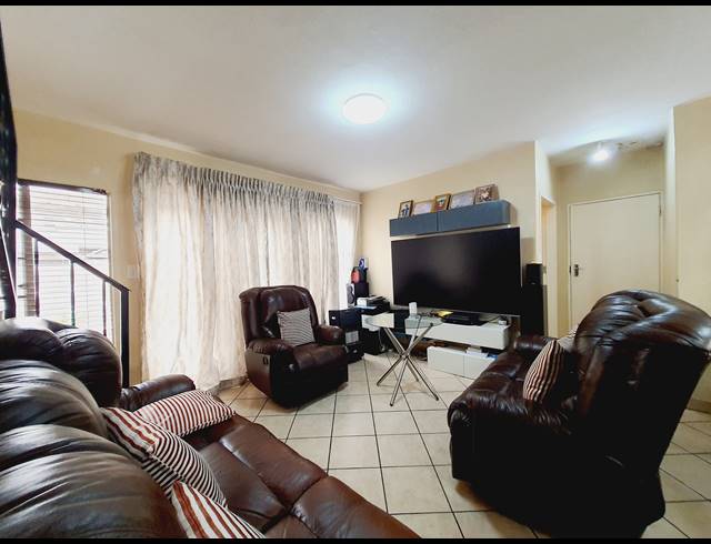 2 BEDROOM TOWNHOUSE FOR SALE IN HALFWAY GARDENS